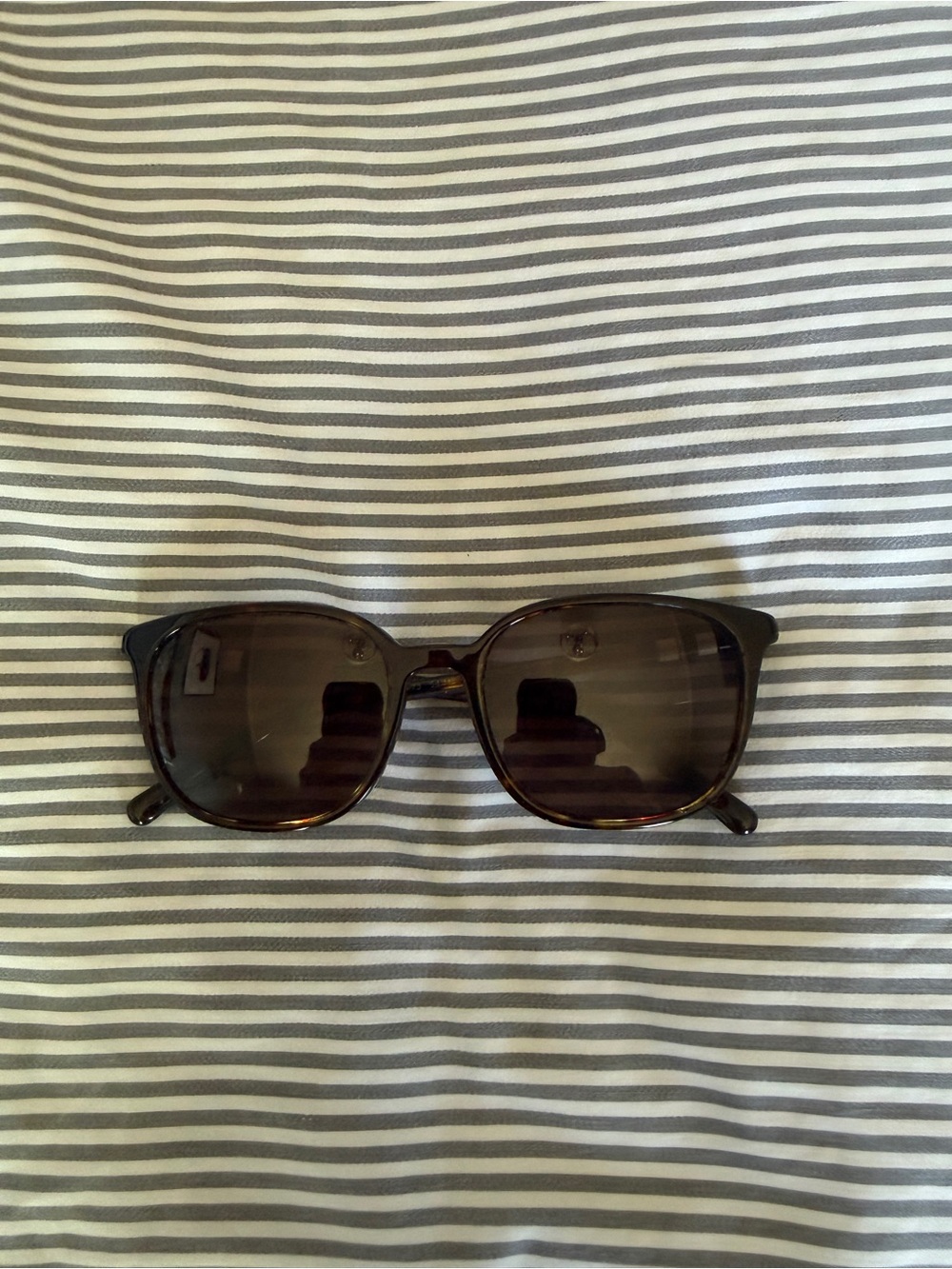 Authentic Burberry Tortoiseshell Wayfarer Sunglasses with Brown Lenses
